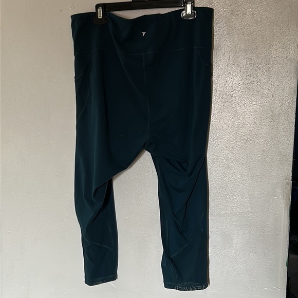 Used Old Navy Elevate Capri Leggings Size XXL - Picture 2 of 4